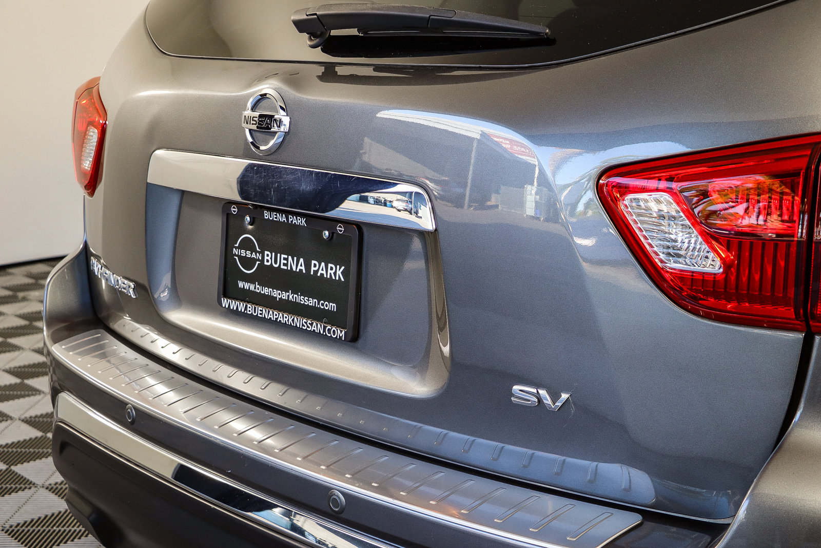 Used 2020 Nissan Pathfinder SV FWD image 10