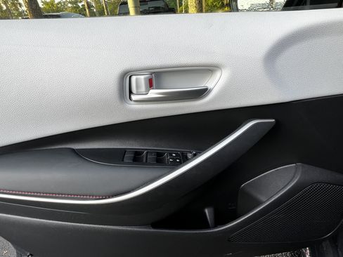 Used 2025 Toyota Corolla SE image 13