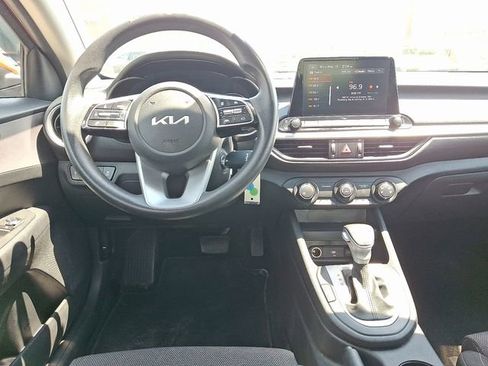 Used 2022 Kia Forte LXS w/ LXS Technology Package FWD image 11
