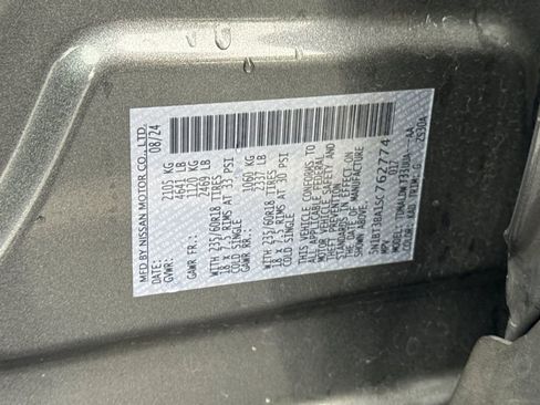 Used 2025 Nissan Rogue SV image 40