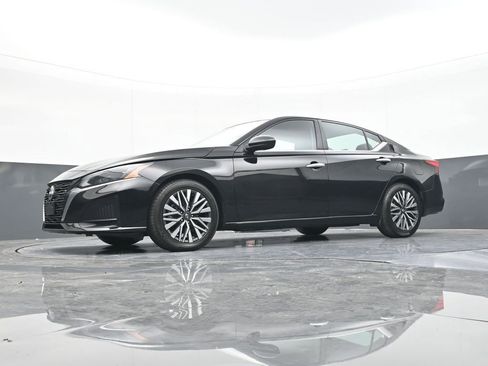 Used 2024 Nissan Altima 2.5 SV image 51
