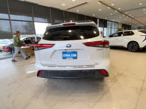 Used 2022 Toyota Highlander Bronze Edition AWD/4WD image 7