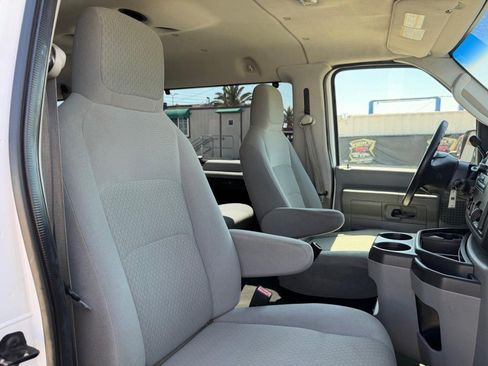 Used 2009 Ford E-350 and Econoline 350 Super Duty Wagon RWD image 22
