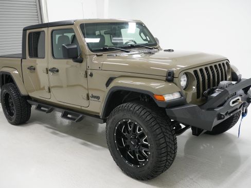 Used 2020 Jeep Gladiator Sport w/ Quick Order Package 24S image 3