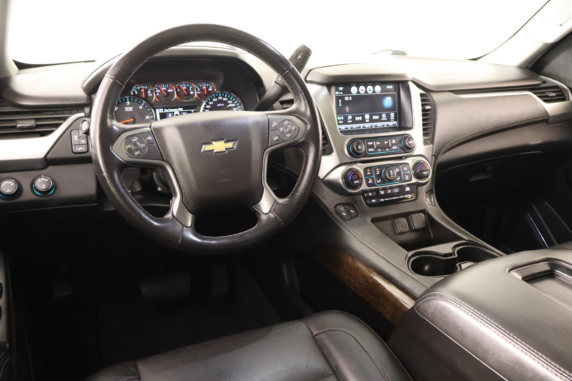 Used 2020 Chevrolet Suburban LT AWD/4WD image 2