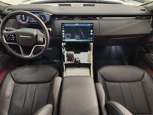 Used 2025 Land Rover Range Rover Sport SE image 3