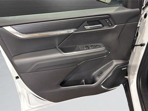 Used 2025 GMC Acadia Elevation image 38