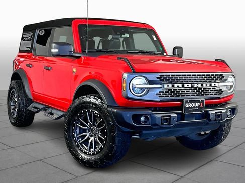 Used 2023 Ford Bronco Badlands image 3