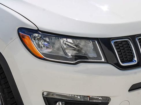 Used 2019 Jeep Compass Latitude FWD image 10