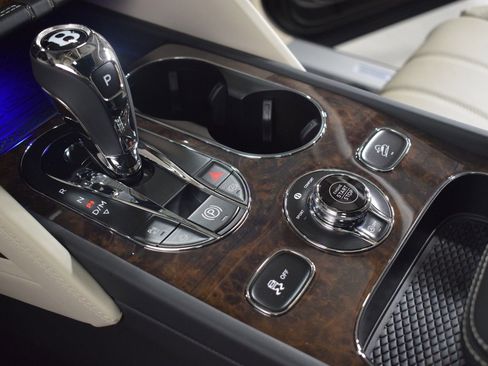 New 2025 Bentley Bentayga AWD/4WD image 36