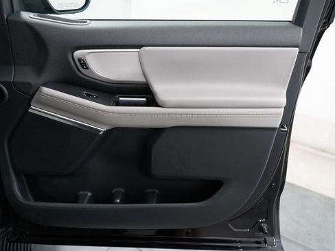 Certified 2025 Ford Expedition Active AWD/4WD image 27