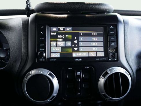 Used 2014 Jeep Wrangler Unlimited Sahara w/ Connectivity Group AWD/4WD image 36