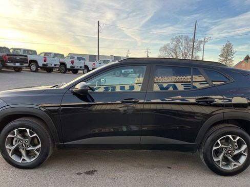 Used 2025 Chevrolet Trax LT w/ LT Convenience Package image 5