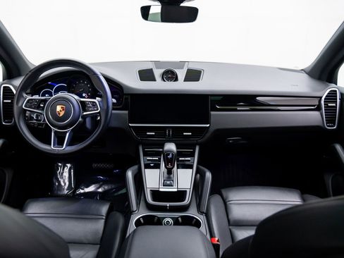 Certified 2021 Porsche Cayenne image 11