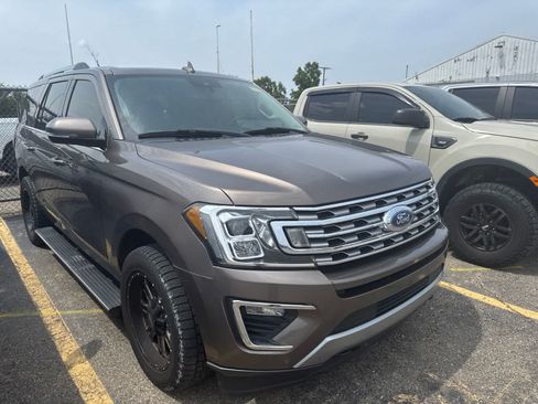 Used 2019 Ford Expedition Limited w/ Equipment Group 301A AWD/4WD image 9