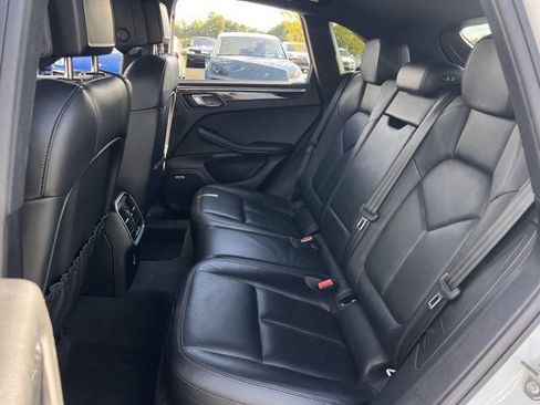 Used 2018 Porsche Macan AWD/4WD image 16
