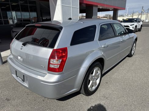 Used 2005 Dodge Magnum SXT w/ Comfort Seating Group AWD/4WD image 4