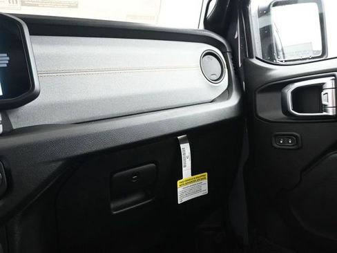 Used 2024 Jeep Gladiator Sport image 17