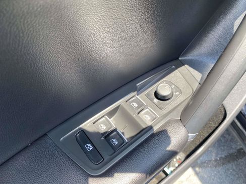 Used 2020 Volkswagen Tiguan SE FWD image 20