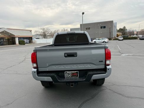 Used 2019 Toyota Tacoma TRD Sport w/ Technology Package image 6
