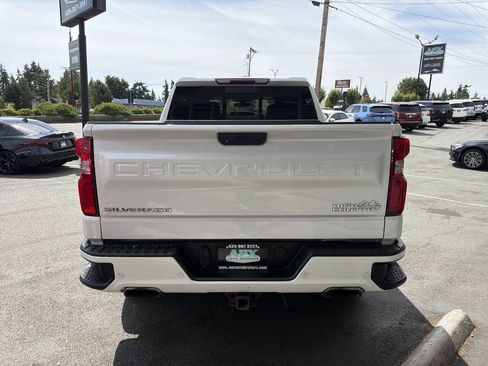Used 2019 Chevrolet Silverado 1500 High Country w/ Technology Package AWD/4WD image 5