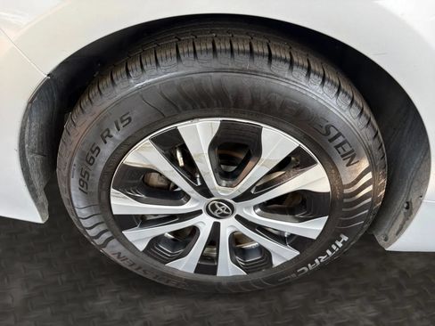 Used 2022 Toyota Prius Prime XLE FWD image 38