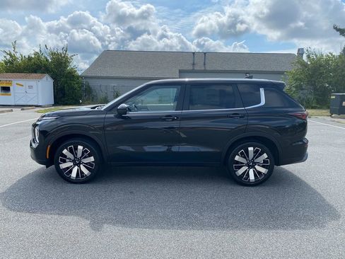 New 2025 Mitsubishi Outlander SE image 9