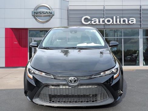 Used 2022 Toyota Corolla LE image 2