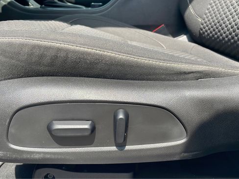 Used 2018 GMC Acadia SLE image 13