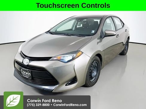 Used 2018 Toyota Corolla LE FWD image 3