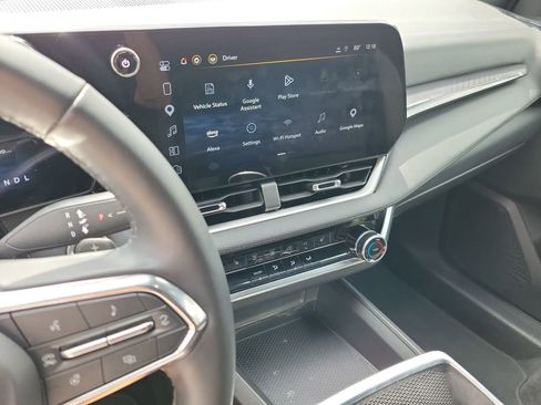 Used 2025 Chevrolet Equinox LT FWD image 22