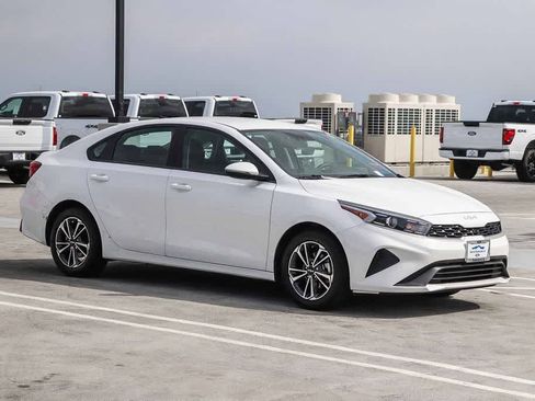 Used 2024 Kia Forte LXS w/ LXS Technology Package FWD image 3