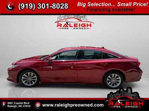 Used 2019 Toyota Avalon XLE image 1