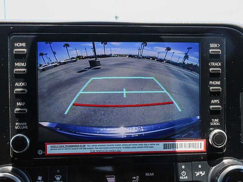 Used 2022 Toyota Highlander XLE FWD image 24