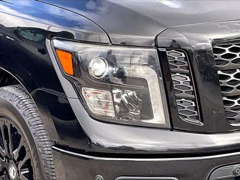 Used 2019 Nissan Titan SV w/ SV Convenience Package RWD image 24