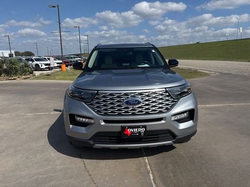 Used 2023 Ford Explorer Platinum w/ Technology Package image 2