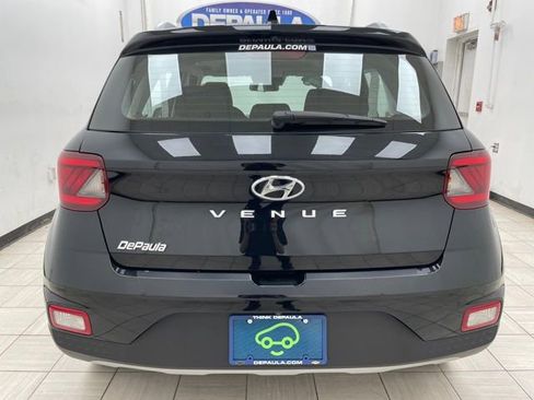 Used 2022 Hyundai Venue SEL image 21