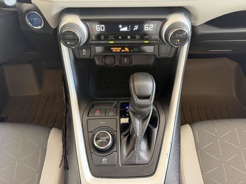 Used 2021 Toyota RAV4 XLE w/ Convenience Package AWD/4WD image 26