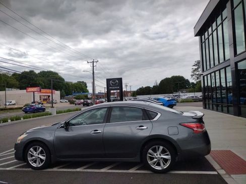Used 2014 Nissan Altima 2.5 SV w/ Convenience Package FWD image 5