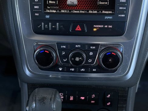 Used 2014 GMC Acadia SLT image 32