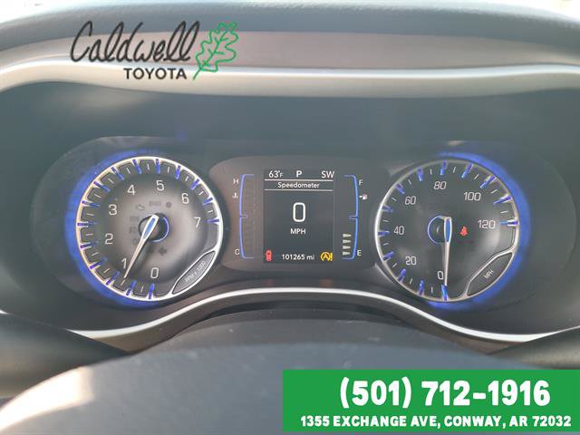 Used 2017 Chrysler Pacifica Touring Plus w/ Tire & Wheel Group FWD image 16