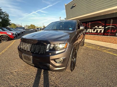 Used 2014 Jeep Grand Cherokee Altitude image 1