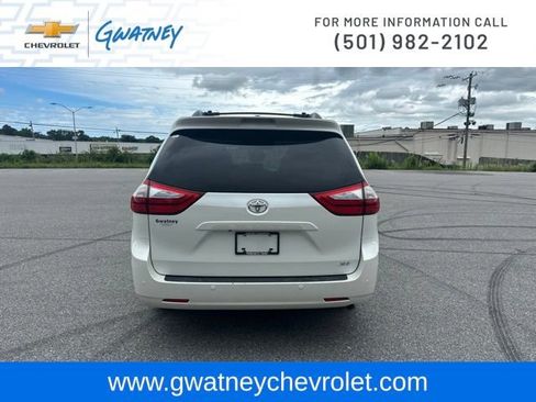 Used 2015 Toyota Sienna XLE Premium FWD image 6
