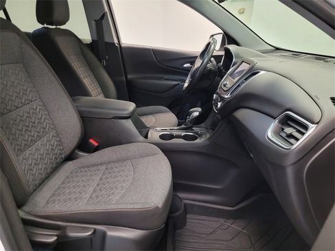 Used 2022 Chevrolet Equinox LT w/ Driver Convenience Package image 15