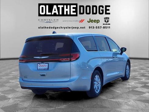 New 2026 Chrysler Pacifica Select image 26