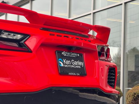 Used 2021 Chevrolet Corvette Stingray Coupe w/ Z51 Performance Package image 25