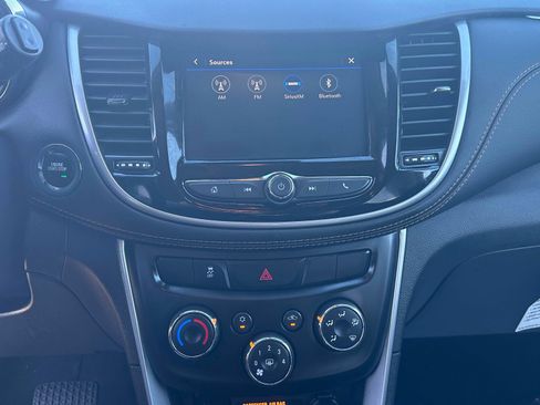 Certified 2022 Chevrolet Trax LT w/ LT Convenience Package image 9