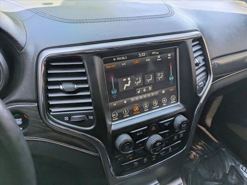 Used 2018 Jeep Grand Cherokee Overland AWD/4WD image 12