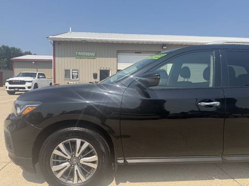 Used 2019 Nissan Pathfinder S AWD/4WD image 13