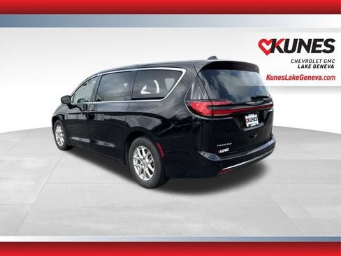 Used 2024 Chrysler Pacifica Touring-L FWD image 8